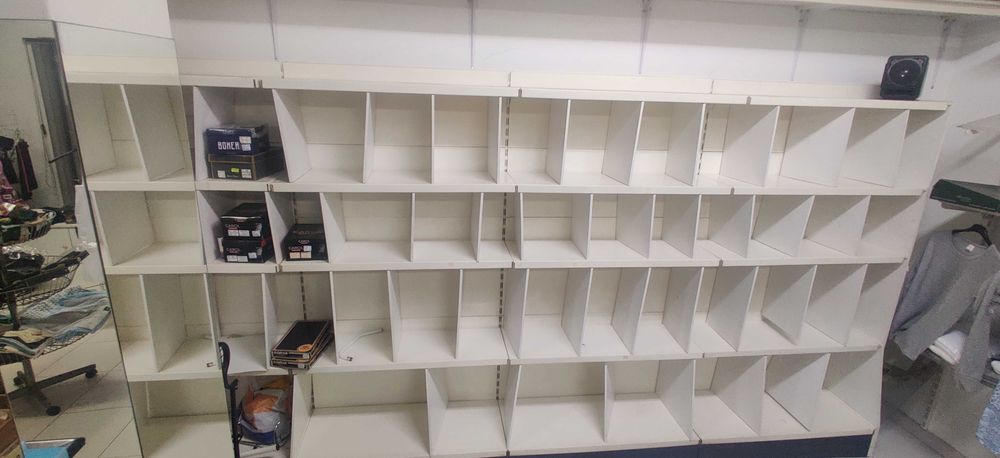 Prateleiras/Expositores Modulares mais Balcão