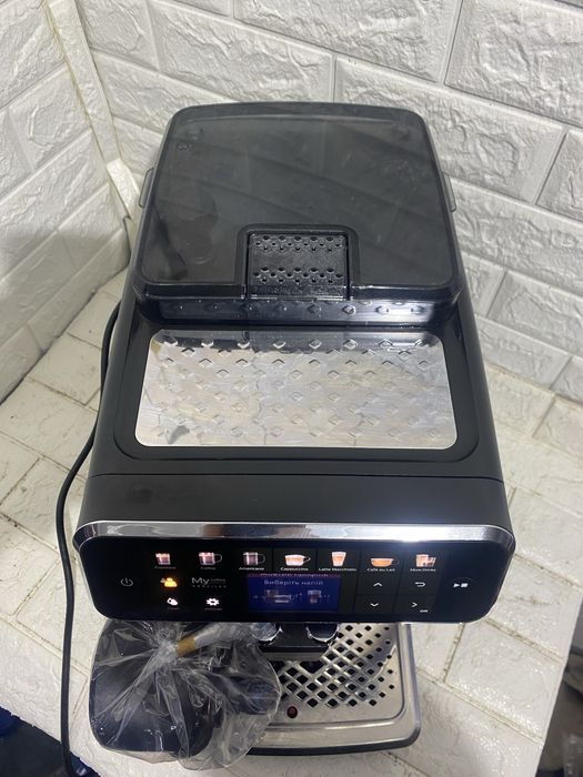 Кавомашна Philips Latte Go 5400