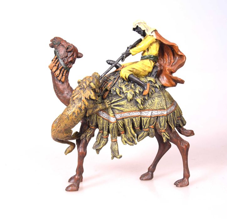 Бедуин Бронзовый Арабский охотник на верблюдe