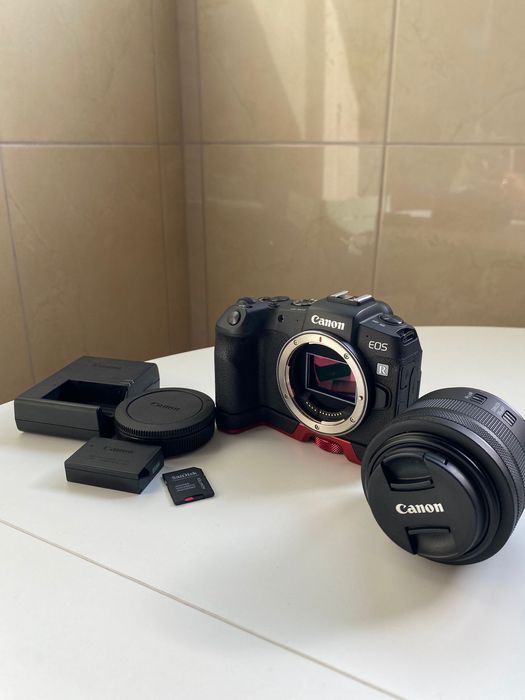 Canon EOS RP + 2 baterias + 1 bolsa Canon