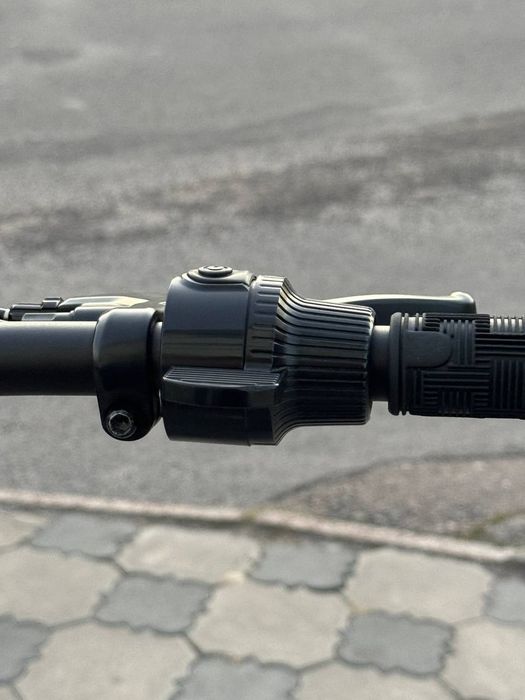 у продажі електро самокат kukirin g2