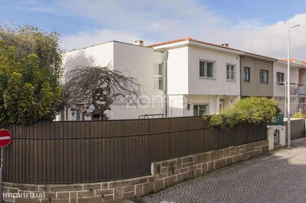 Moradia T4 com garagem e jardim | R. Tanger, Porto