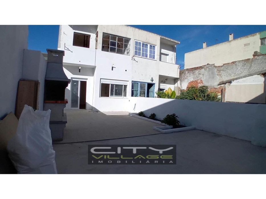 Apartamento T1+1 com Quintal e Churrasqueira Zona Baixa da Banheira
