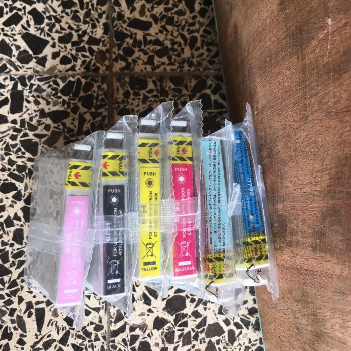 Material informático: cadeado portátil, tinteiros novos epson