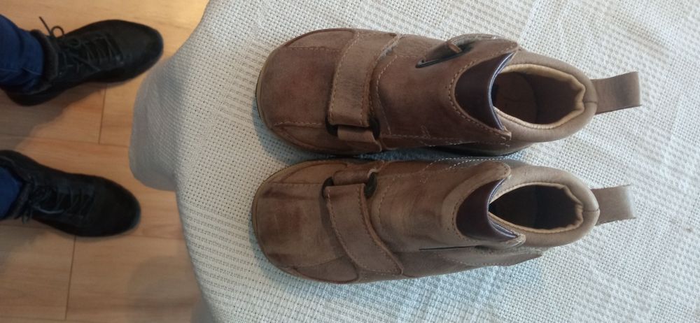 Botas criança número 22 Nova marca Radical em  pele