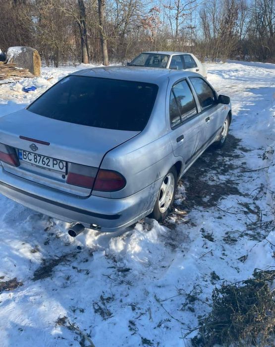 Продам нісан 1.4 газ бензин на запчастини