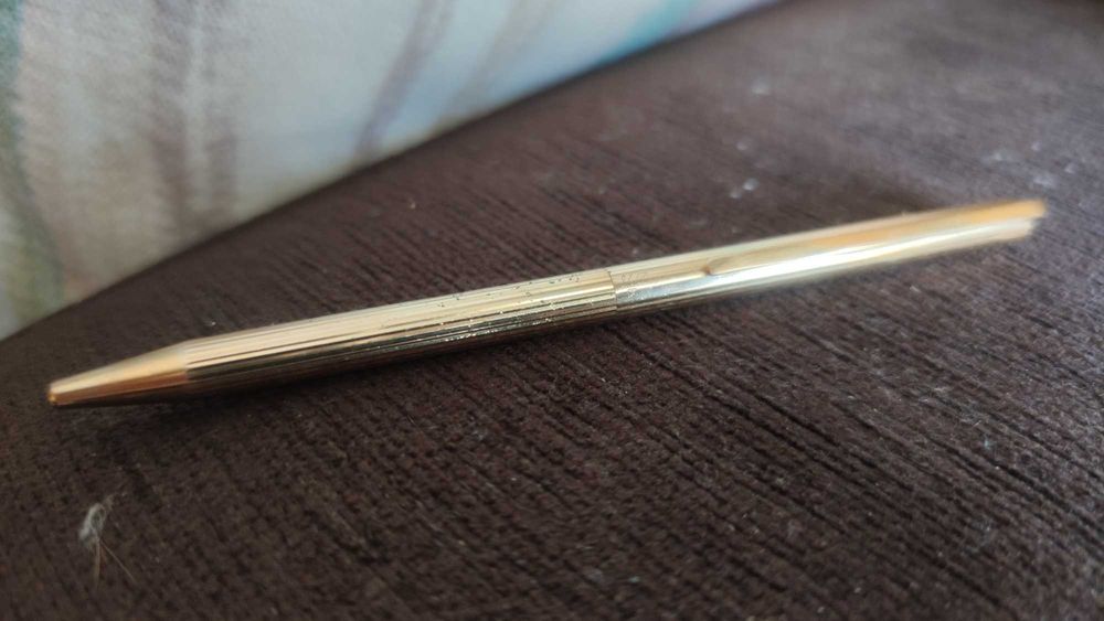 Caneta ST Dupont em ouro