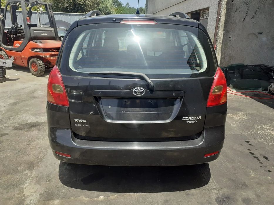 Toyota Corolla Verso para peças ano de 2006