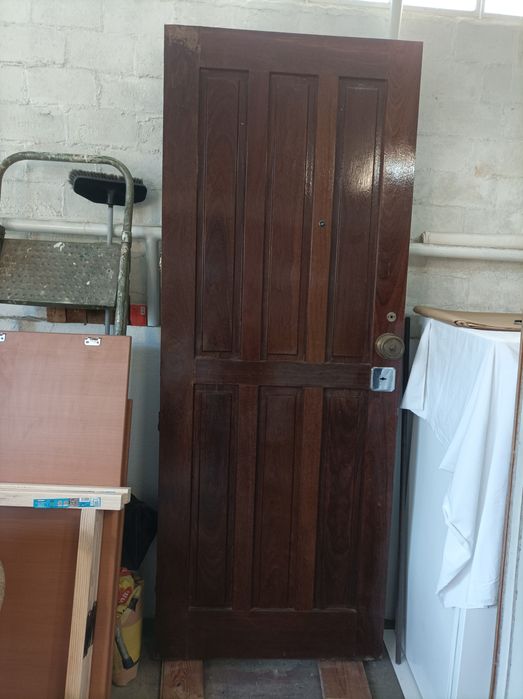 Porta em Madeira Maciça