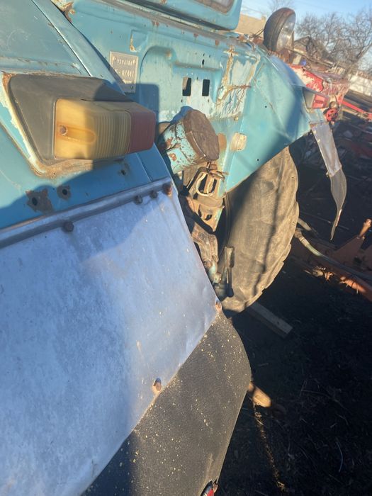 Трактор мтз 80.