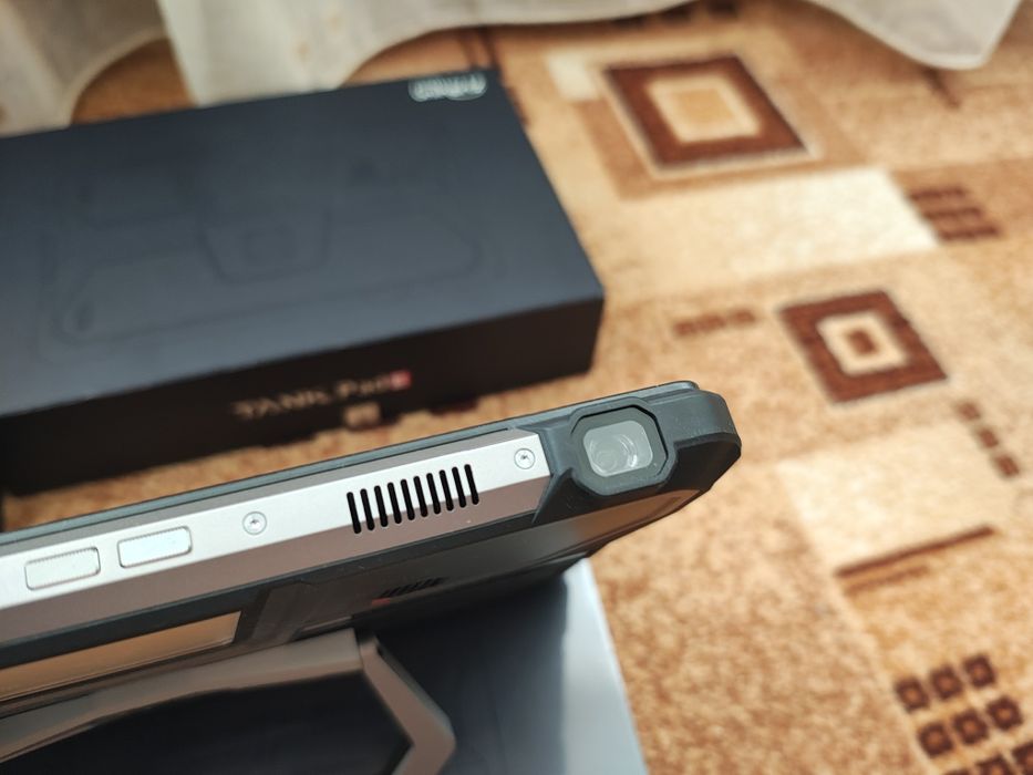 Захищений планшет з проектором Unihertz Tank 24/512,NFC,GPS,акум 21000