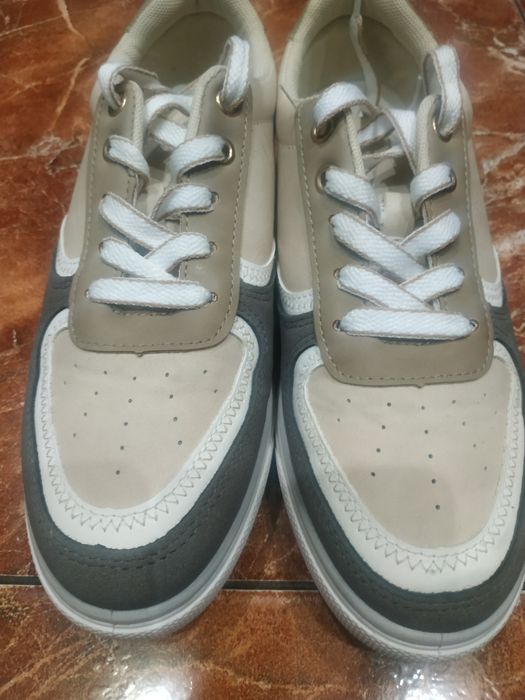 Продам жіночі черевики Claudia Ghiizzani