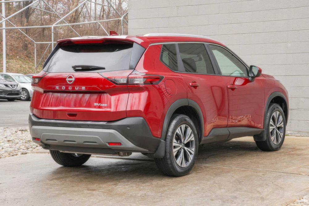 Nissan Rogue SV      2023