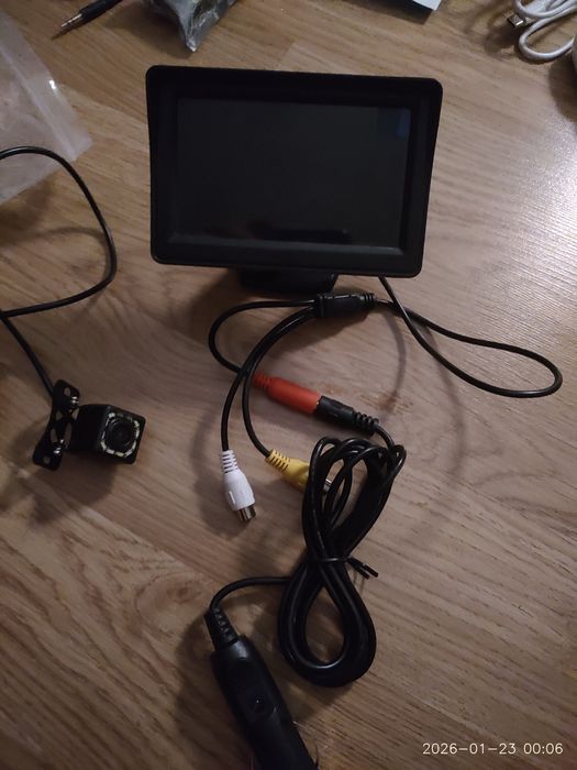 Камера заднього виду з монітором 5 дюймів .