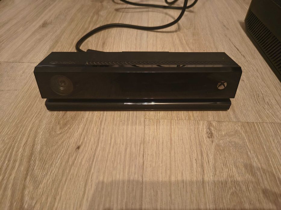 Xbox One 500GB + Kinect 2.0 + Dodatki | Sprawny, Bardzo Dobry Stan