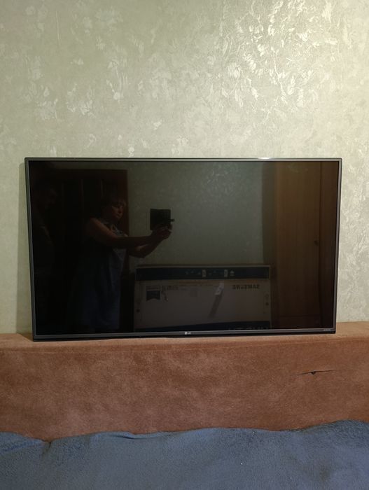 4K Smart TV телевизор LG 49" (49UF6857) в отличном состоянии
