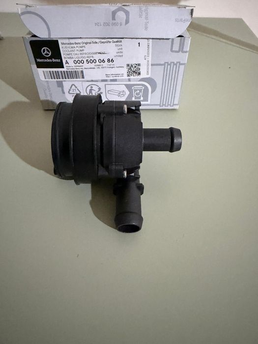 Bomba de circulação de água NOVA original Mercedes