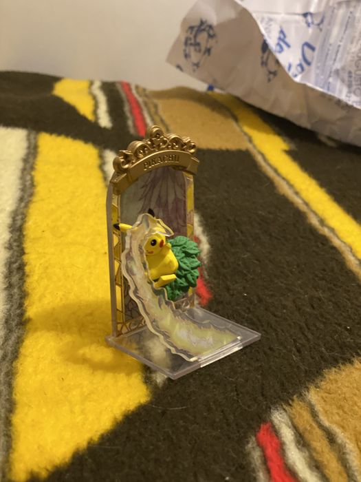 Figuras Pokemon Pikachu e Moltres