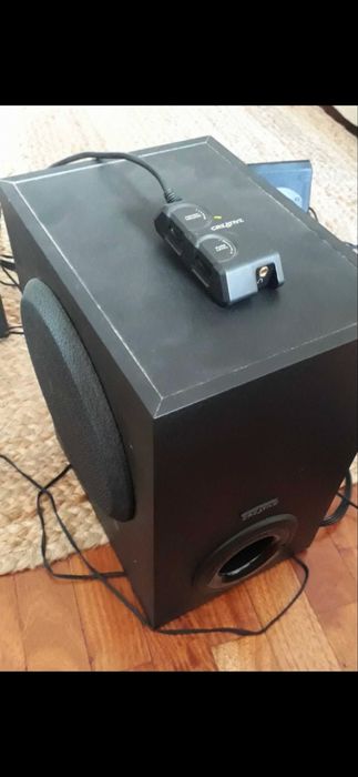 Sistema de som coluna creative 5.1 com subwoofer