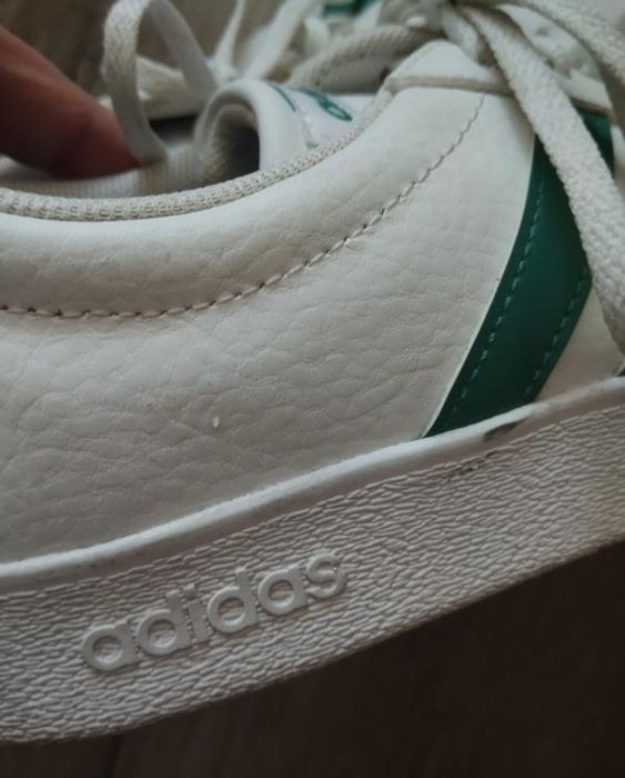 Жіночі оригінальні кросівки Adidas