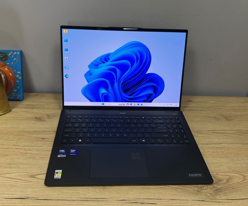 Acer SWIFT 16 AI ULTRA 7 256V/16 Ram/ 512GB/ 4K OLED Touch/ Intel ARC 140V