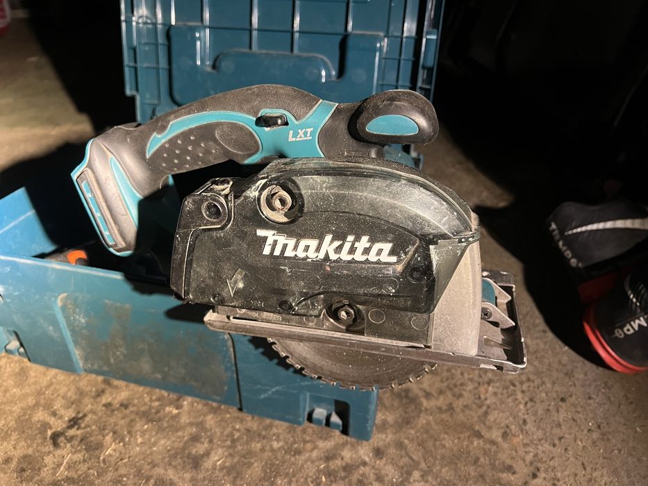 Дисковая пила Makita DCS 552