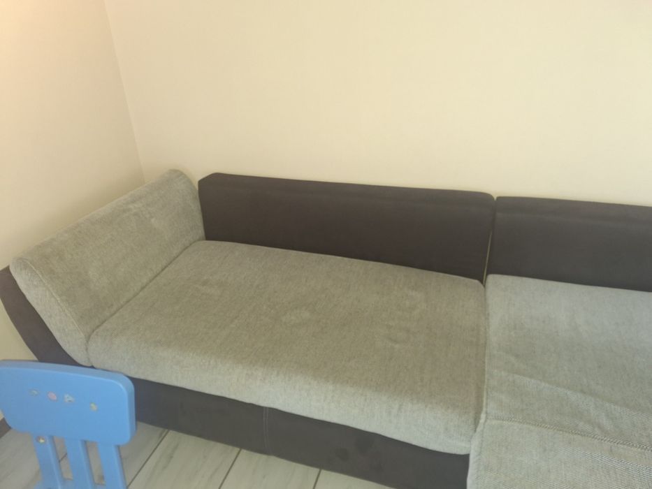 Sofa,naroźnik z funkcją spania.
