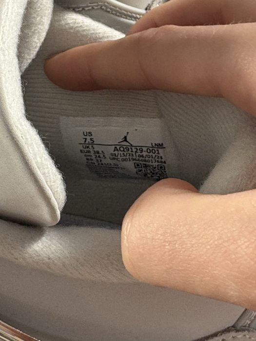 Jordan 4 frozen moment