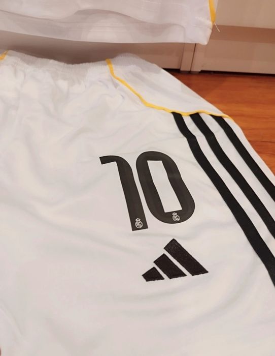 Equipamento criança Real Madrid Mbappe