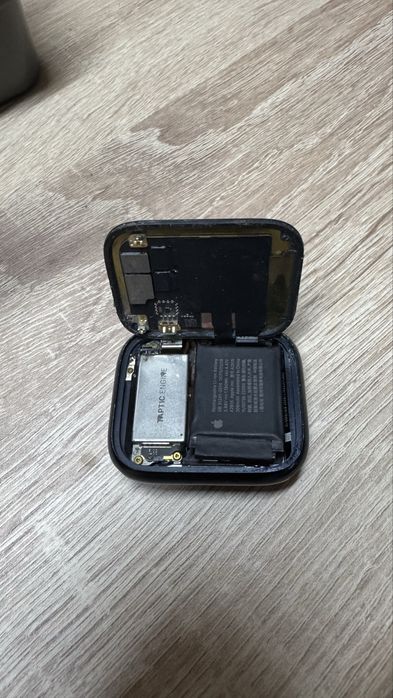 Apple Watch 8 - uszkodzony