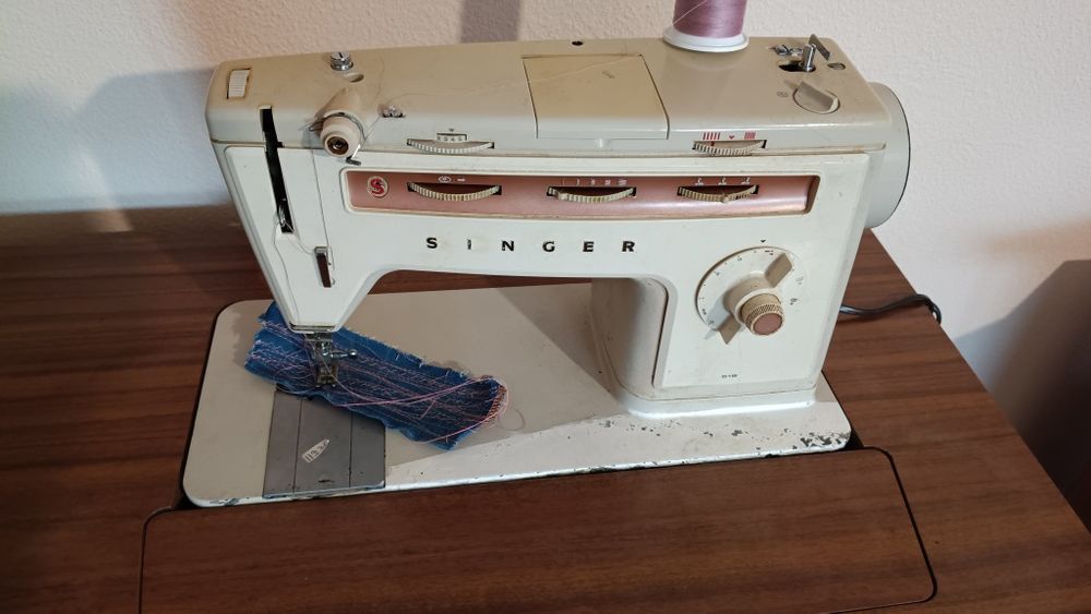 Maquina de Costura Singer