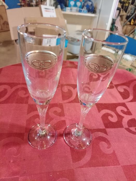 Conjunto de 2 flutes de casamento.
