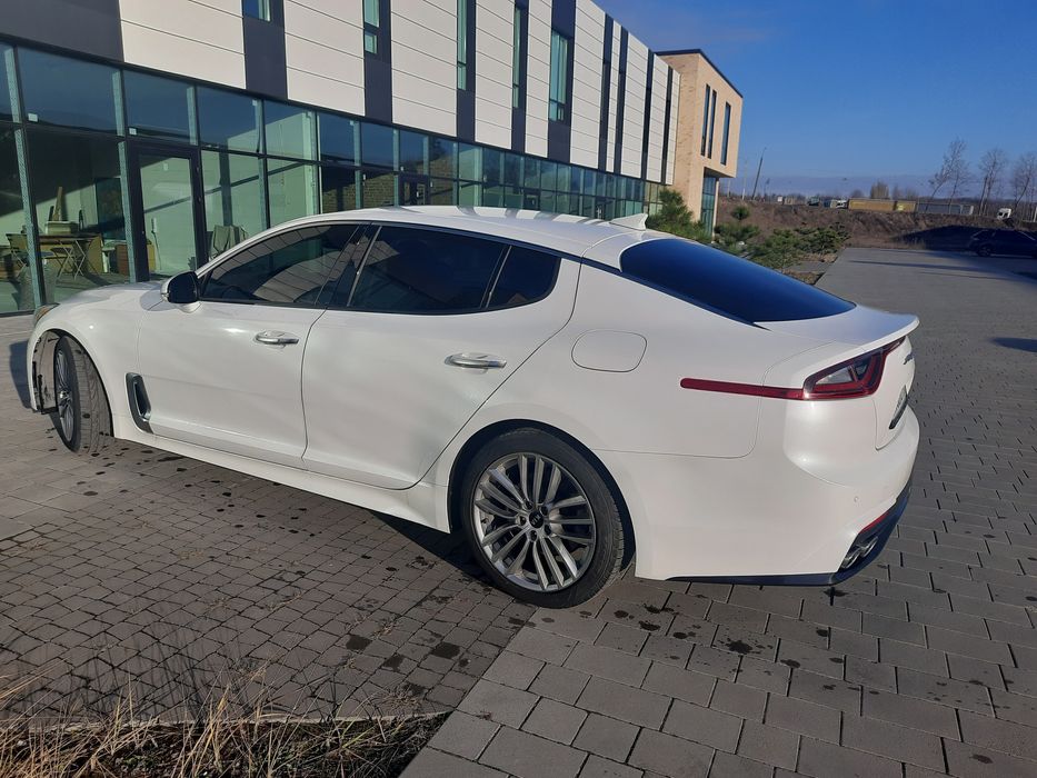 Kia Stinger,Кіа Стінгер,Киа Стингер