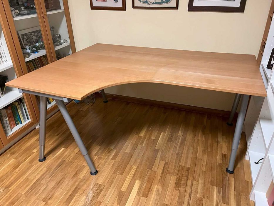 Secretária IKEA Galant 160x120cm c/ organizador de cabos