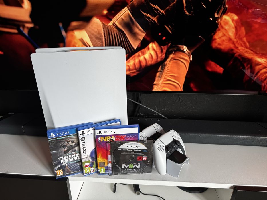 Konsola PlayStation 5 PS5 z napędem 2 pady, stacja 4 gry jak nowa