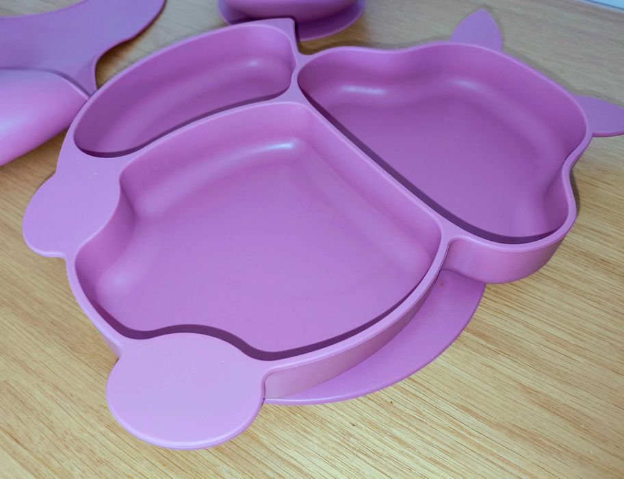 Conjunto de Refeição em Silicone para Bebé (Prato com Ventosa + Tigela + Colher + Babete)