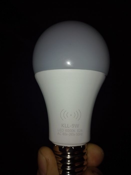 Лампочка х датчиком руху. Також лампочки на акумуляторі.