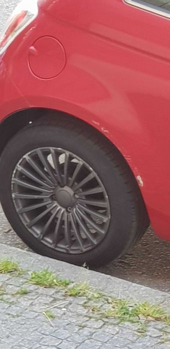 FiAt 500 gpl 2008 pode estacionar garagem.