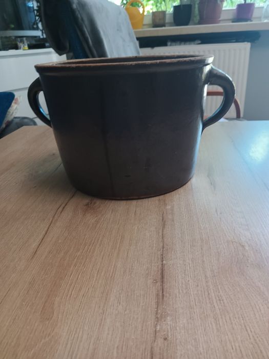 duży kamienny garnek