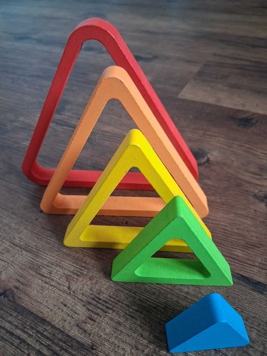 Układanka drewniana  tęczowe trójkąty montessori