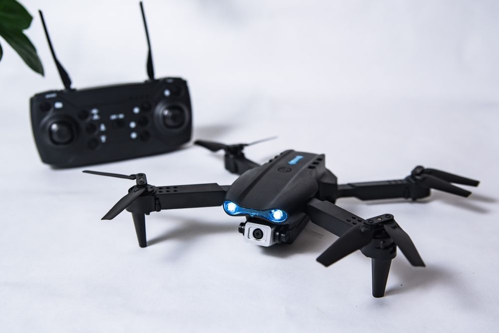 Нові, дрон е99 з трьома акамуляторами і камерою