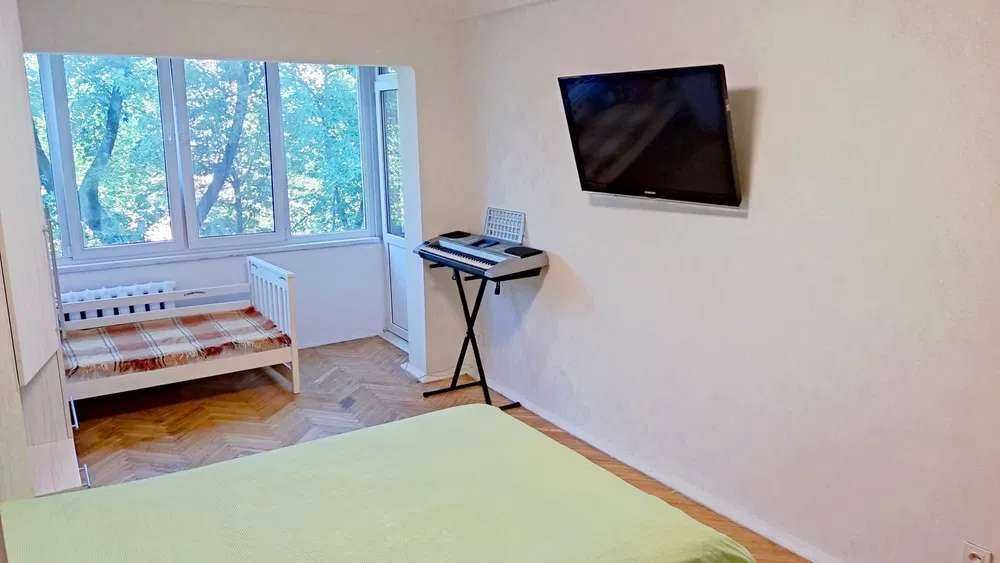 продаж 2 кім.з ремонтом, 4 пов.метро ЛІСОВА