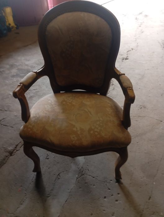 Vendo este cadeirão muito bom estado