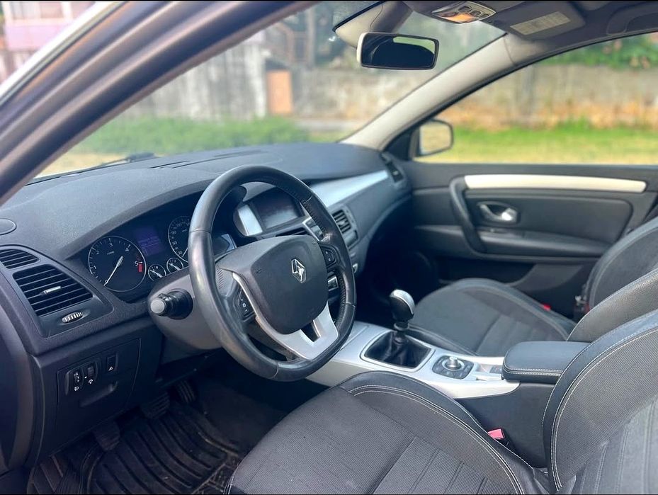 Renault Laguna — fotografia 5