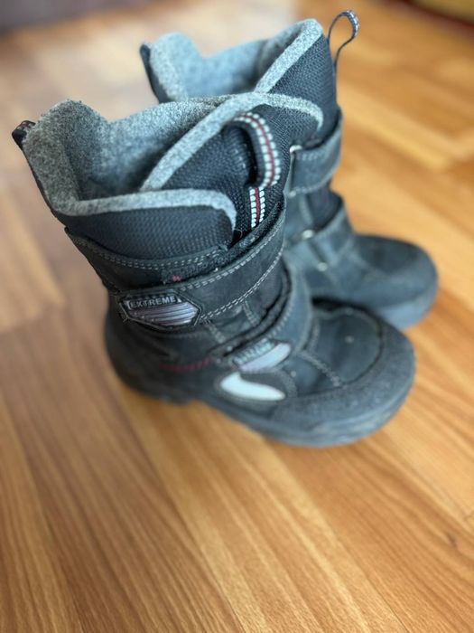 Продам зимові ботинки