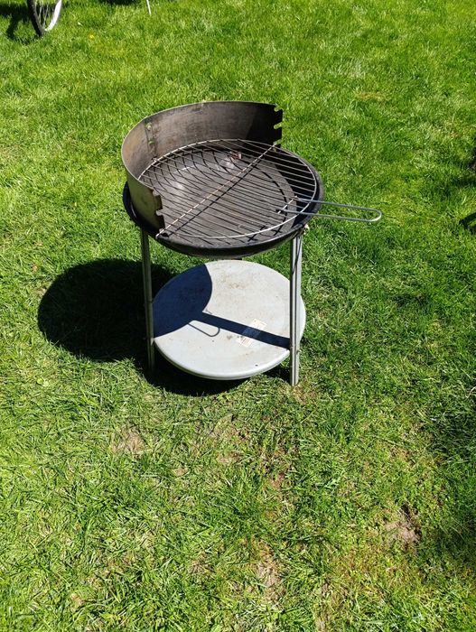 grill okrągły wolnostojący