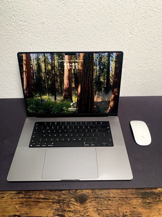 MacBook Pro 16 M1 Max 32GB / 1TB + Magic Mouse 2 + Extras - Como Novo