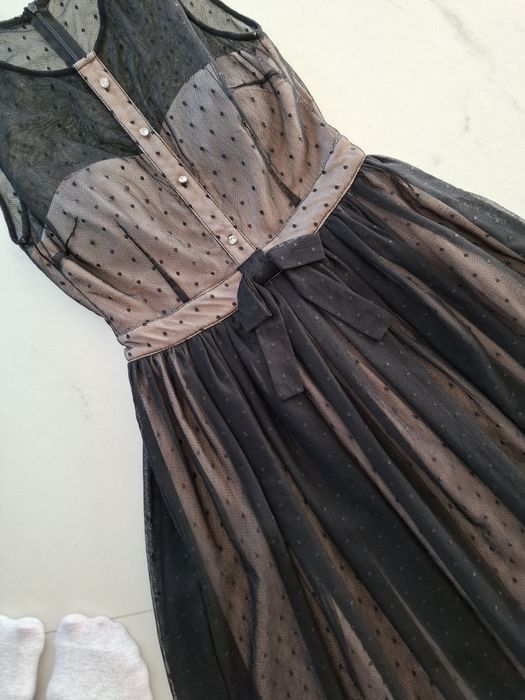 Sukienka czarna tiulowa elegancka świąteczna 36 S midi rozkloszowana