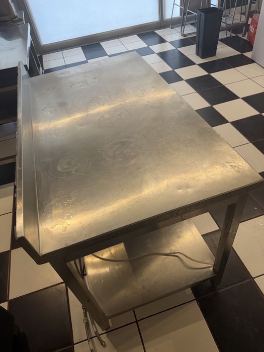 Bancada de inox com porta de correr