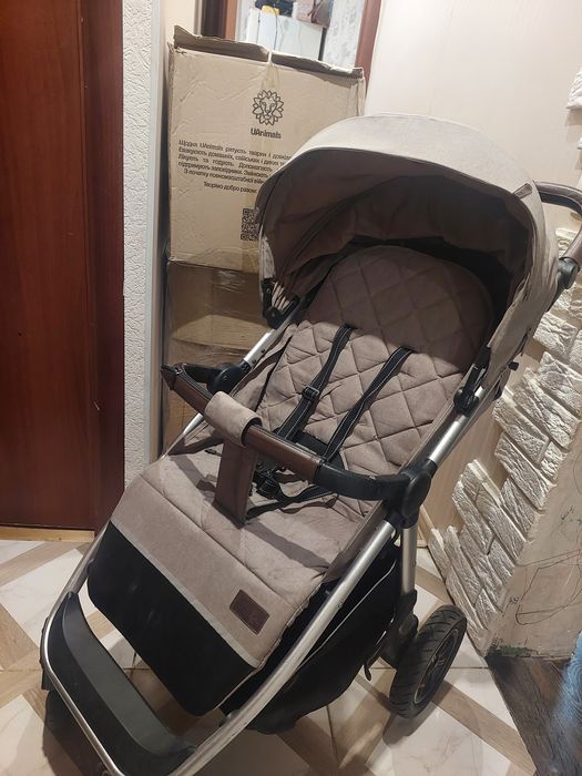 Коляска Carrello Bravo в хорошем состоянии на резиновых колесах.